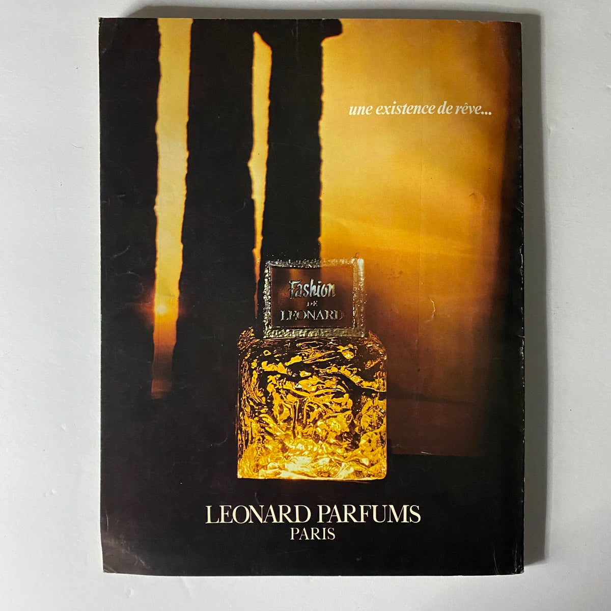 Back cover of Vogue Paris Magazine May 1971 displaying an advertisement for Leonard Parfums with an artistic representation of the perfume bottle under soft lighting.