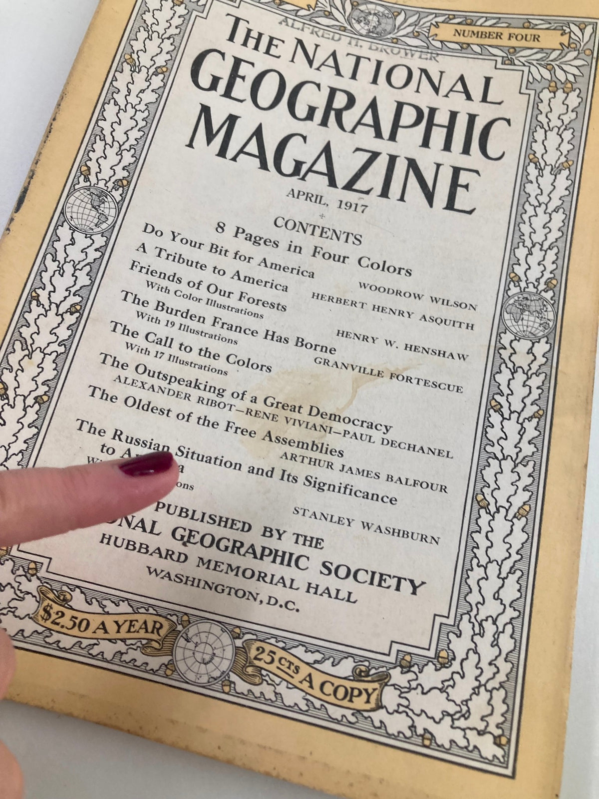 Detailed view of the VTG The National Geographic Magazine from April 1917, highlighting content such as 'A Tribute to America' and 'The Russian Situation and its Significance'.