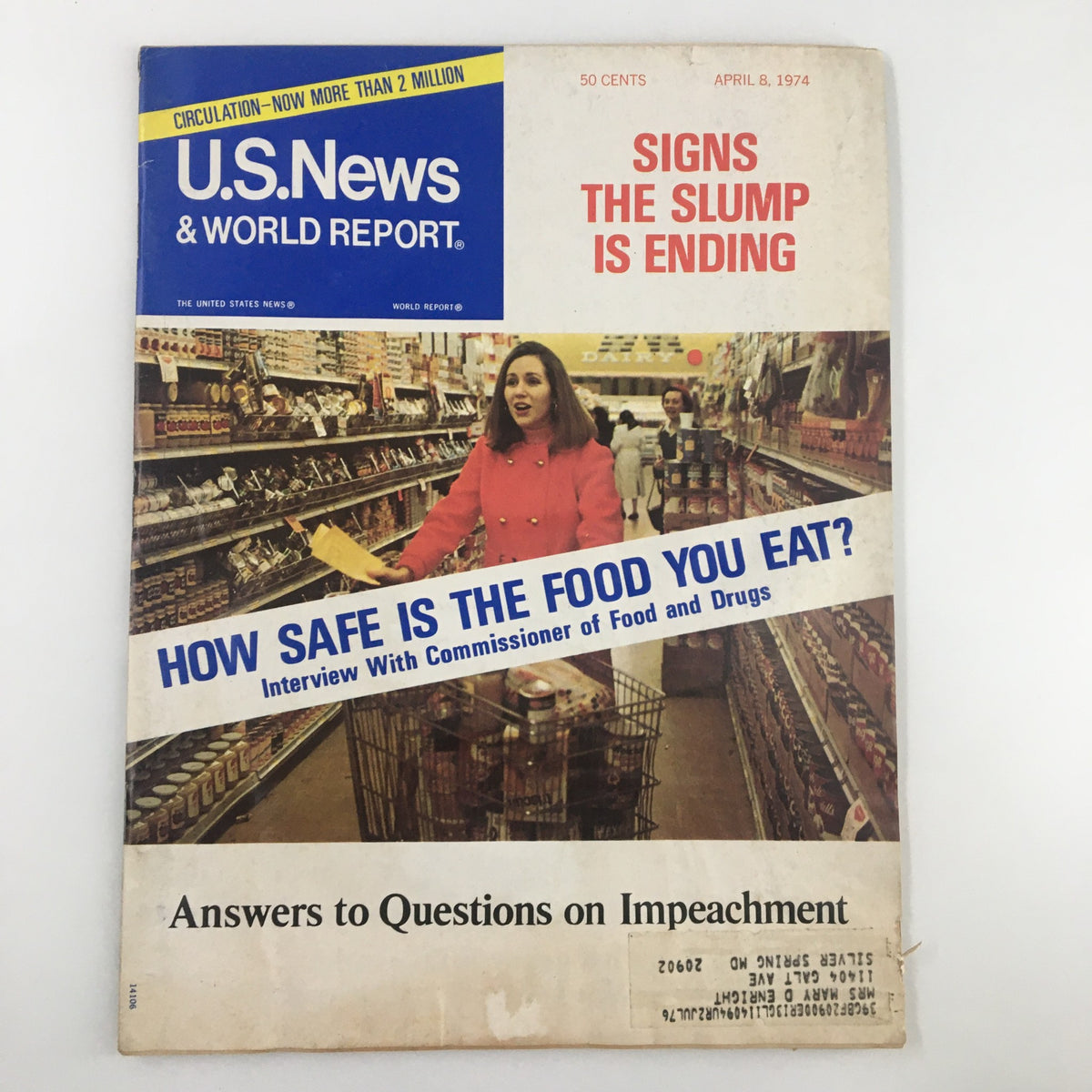Cover of US News & World Report Magazine April 8 1974 featuring the headline 'How Safe is The Food You Eat?' with a woman in a grocery store shopping aisle.