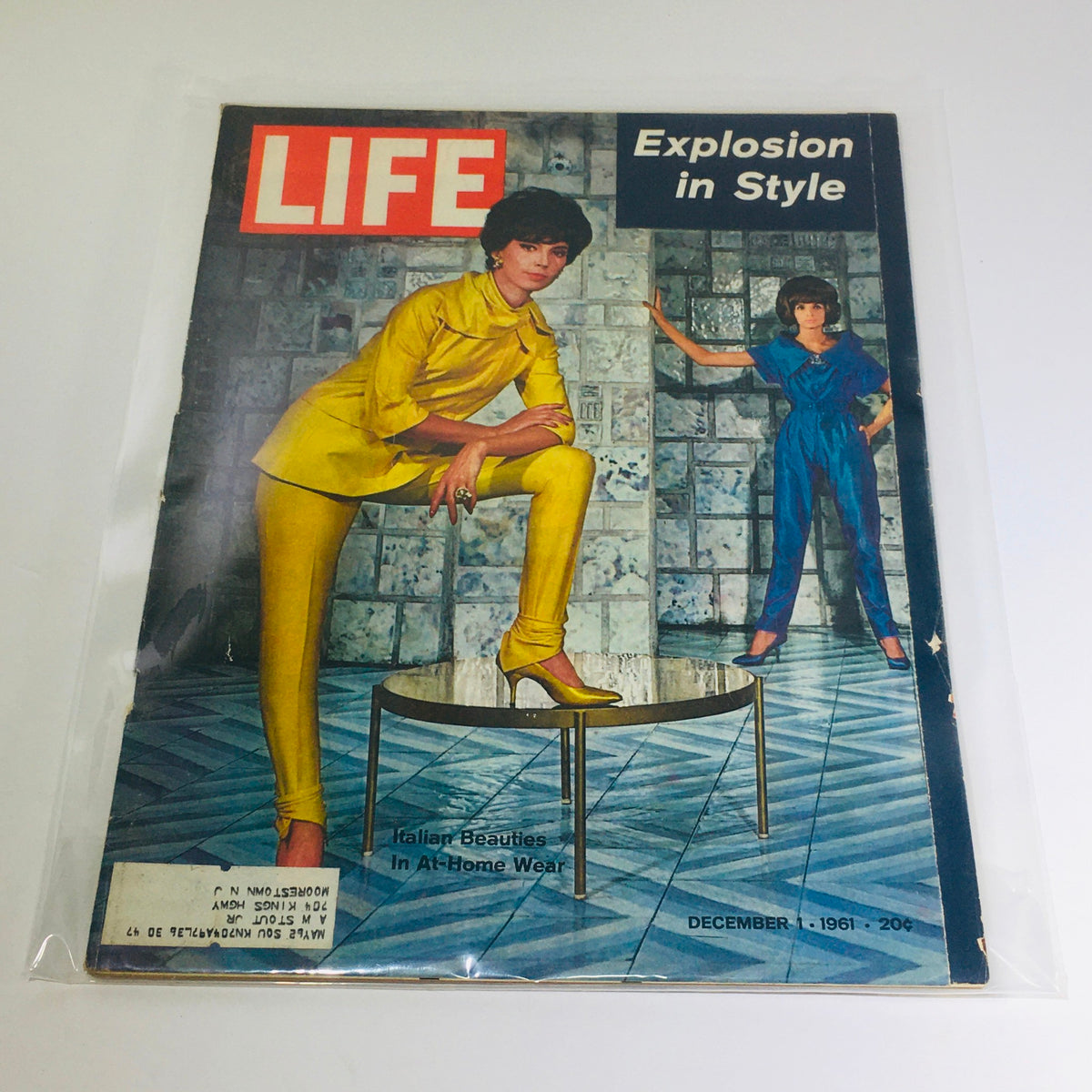 Life Magazine cover from December 1, 1961, featuring Italian beauties in at-home wear and explosion style. The vibrant design includes models showcasing fashion trends of the early 1960s.