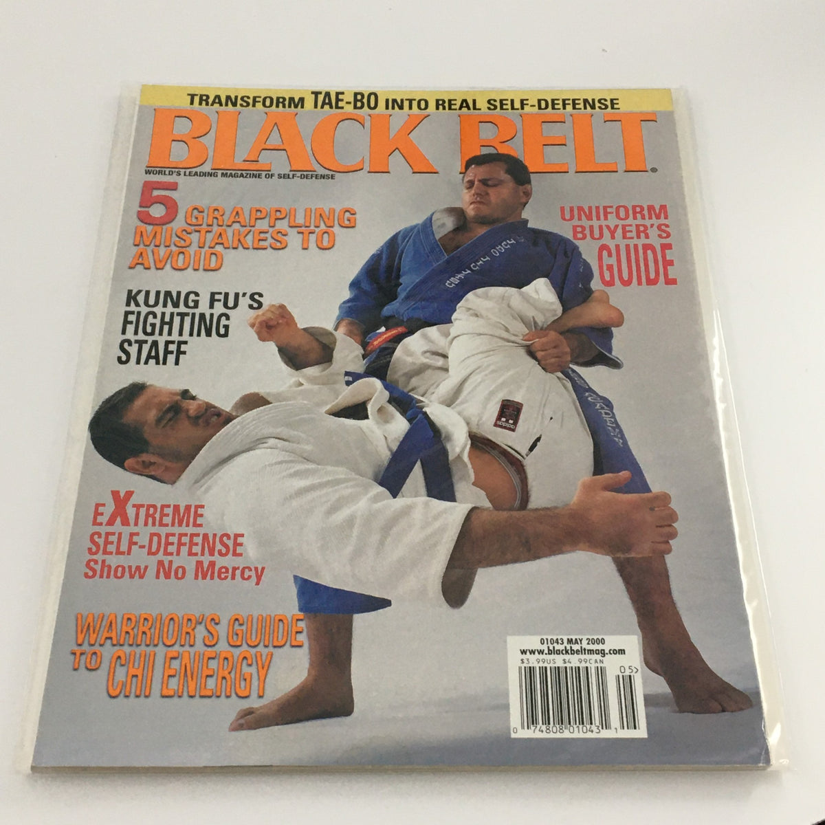 Black Belt Magazine May 2000 issue featuring extreme self-defense, showcasing martial artists in action with the headline '5 Grappling Mistakes to Avoid'. Ideal for collectors and enthusiasts of martial arts.