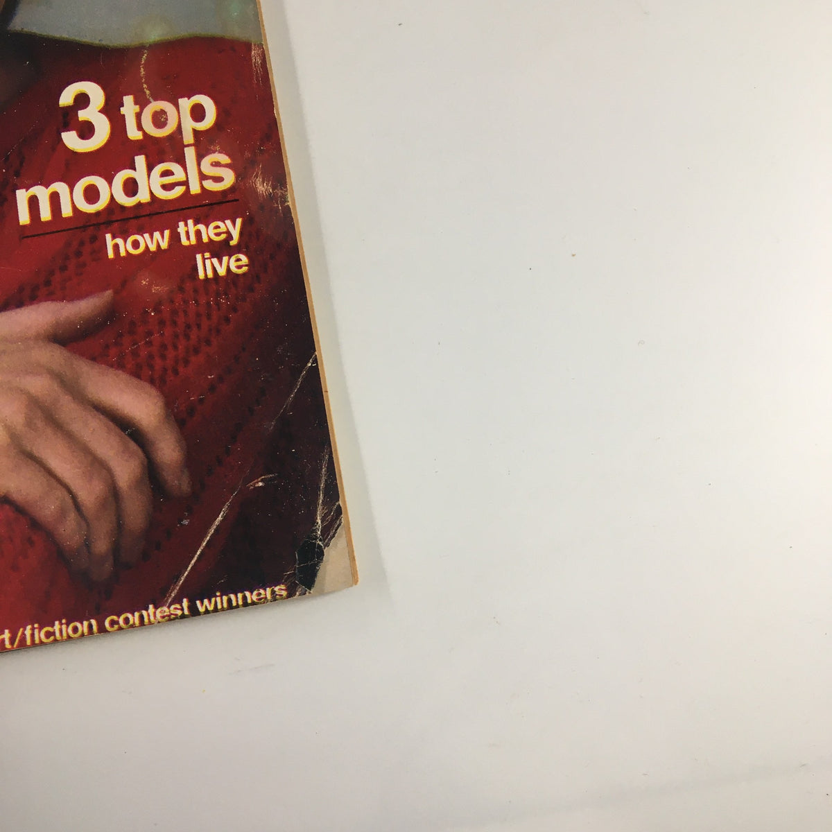 Detail shot of the lower corner of VTG Seventeen Magazine January 1978 cover, showcasing the tagline '3 top models how they live' and vibrant colors.
