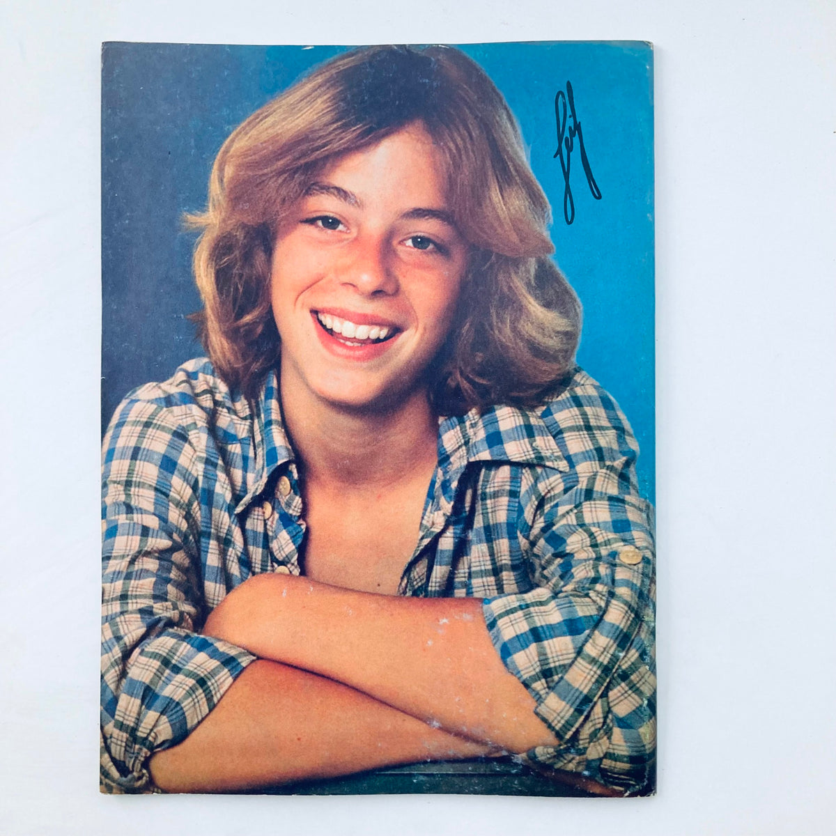 Cover of Tiger Beat Magazine November 1977 featuring a smiling young male star with long hair, showcasing the nostalgia of 1970s pop culture.