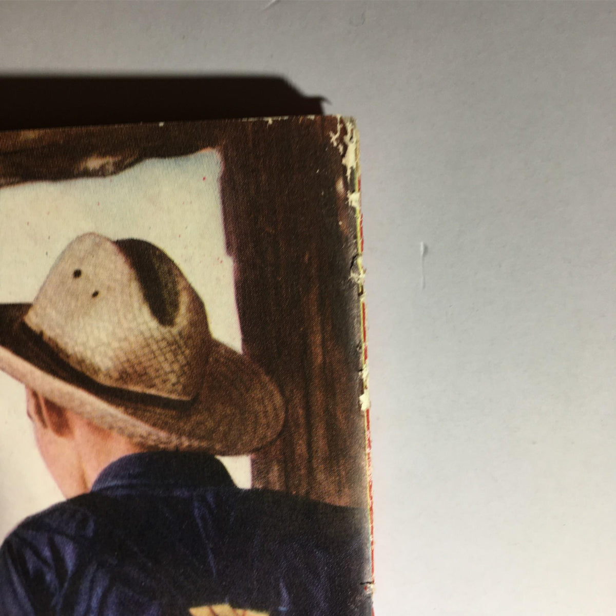 Back side of the Newsweek Magazine August 14, 1939 showing a man in a straw hat, illustrating the vintage design and detailing on the magazine about tobacco auctions.