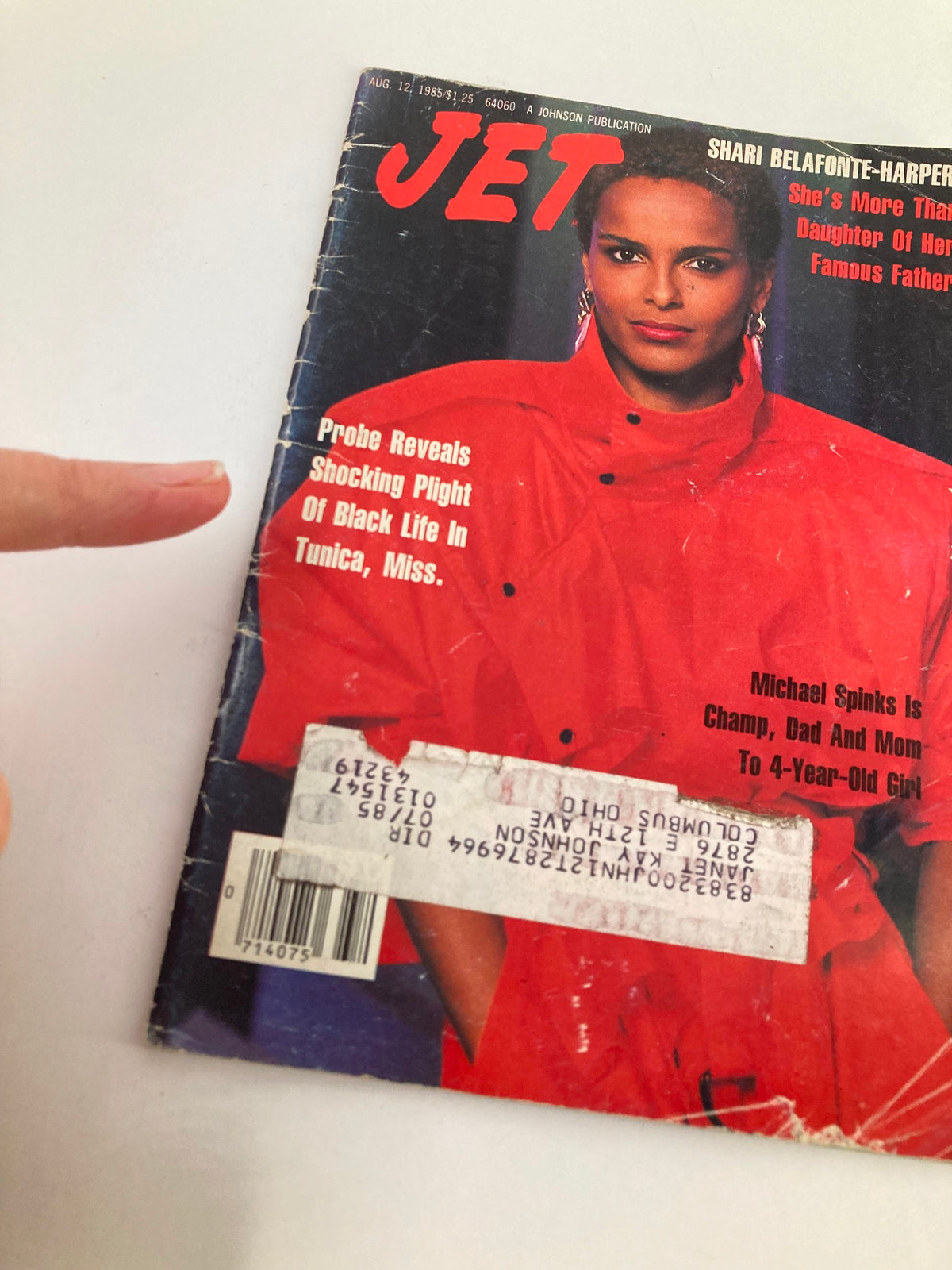Close-up of the VTG Jet Magazine August 12, 1985, Vol 68 #22 cover showcasing Shari Belafonte-Harper, highlighting the address label and damages.