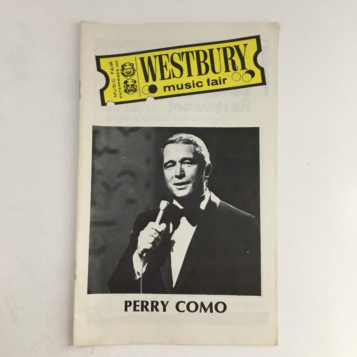 1978 Westbury Music Fair program cover featuring Perry Como, showcasing his performance, with a black and white image of him singing and the event title prominently displayed.