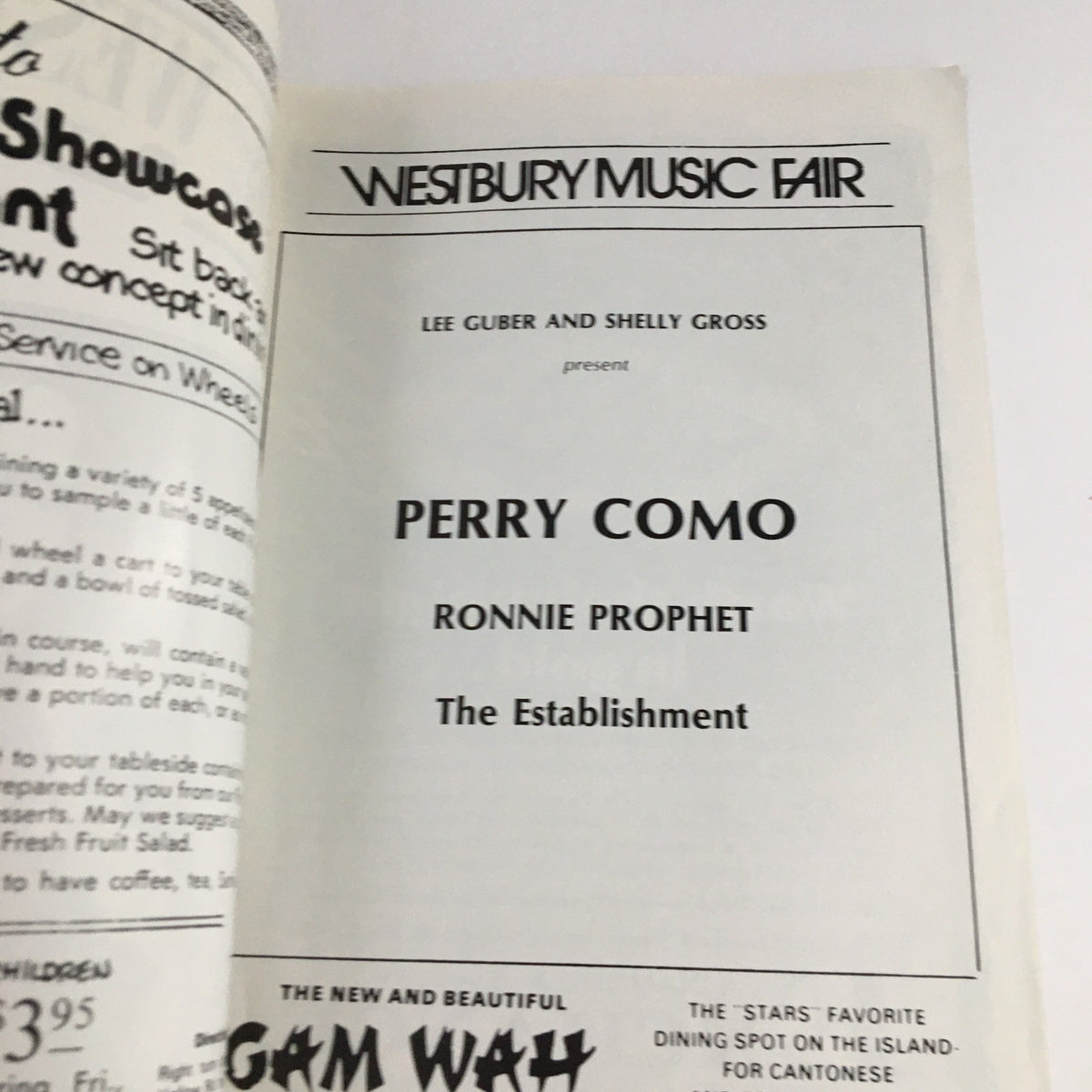 Inside page of the 1978 Westbury Music Fair program presenting Perry Como alongside Ronnie Prophet and The Establishment, featuring details of the event.