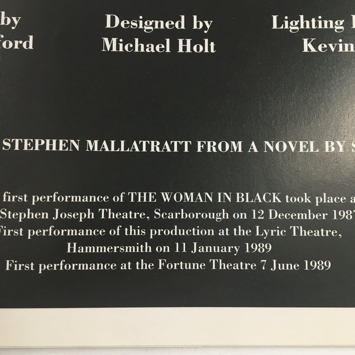 Close-up of the 1989 offering of 'The Woman in Black' program, mentioning Stephen Mallatratt's adaptation from the novel by Susan Hill, including performance dates and theatre history.