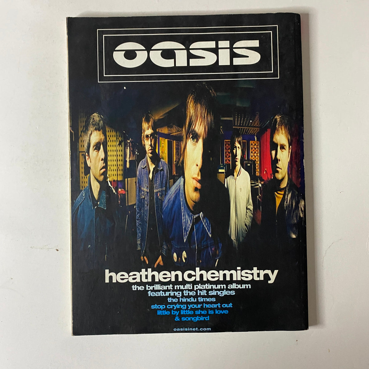 Cover of Mojo Music Magazine issue featuring Oasis with the title 'Heathen Chemistry', showcasing prominent artists in music history.