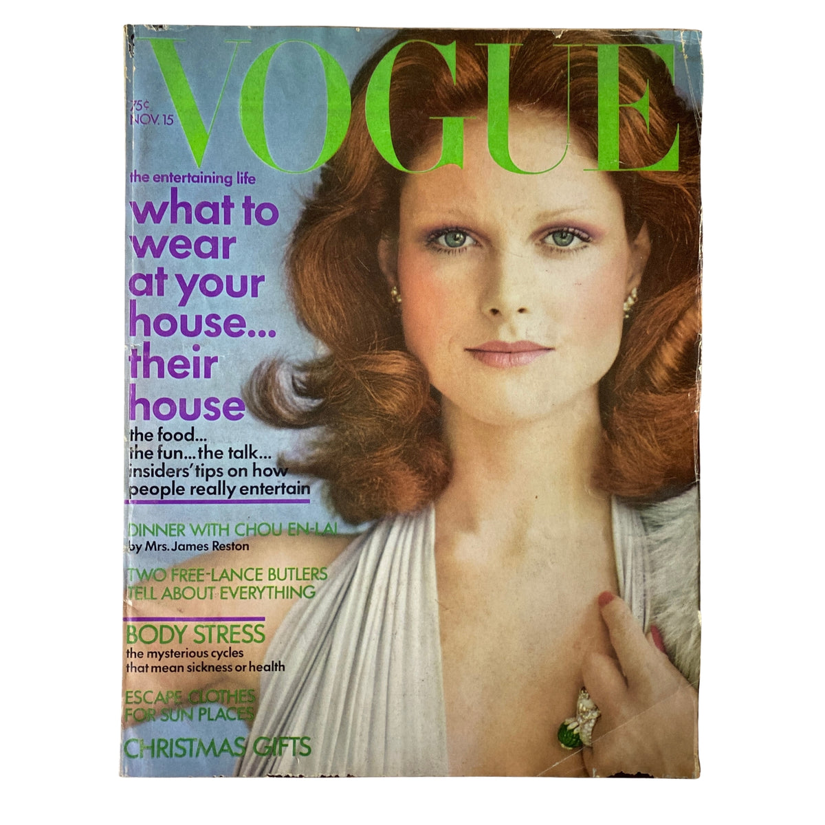 Cover of Vogue Magazine November 15, 1971 featuring Patricia Dow in an elegant ivory crêpe gown, showcasing late 1971 fashion trends.