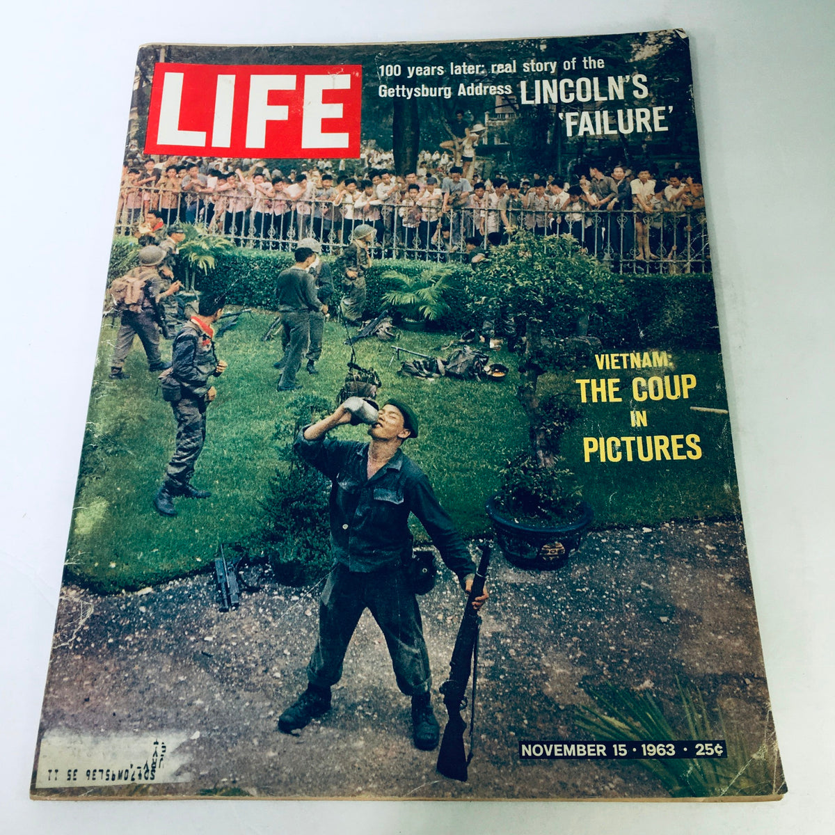 VTG Life Magazine November 15 1963 featuring the cover story 'The Story Of Abraham Lincoln's Failure', showing a compelling scene with soldiers and civilians, reflecting historical themes of the 1960s.