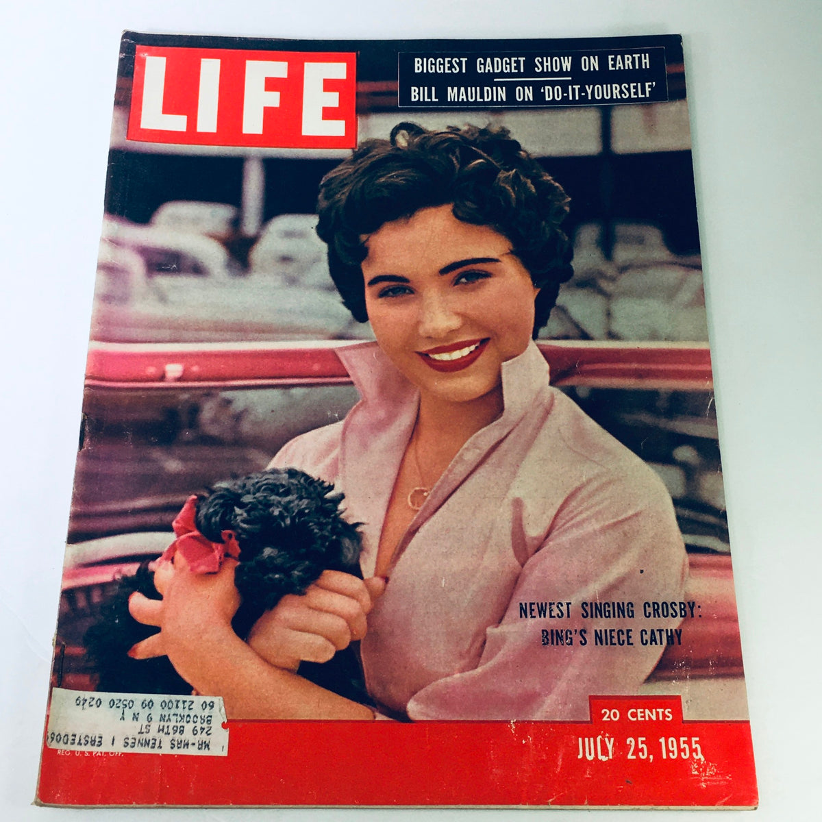VTG Life Magazine July 25 1955 cover featuring Cathy Crosby holding a dog, alongside text highlighting Bill Mauldin's focus on 'Do-it-Yourself' and details about the biggest gadget show on earth.