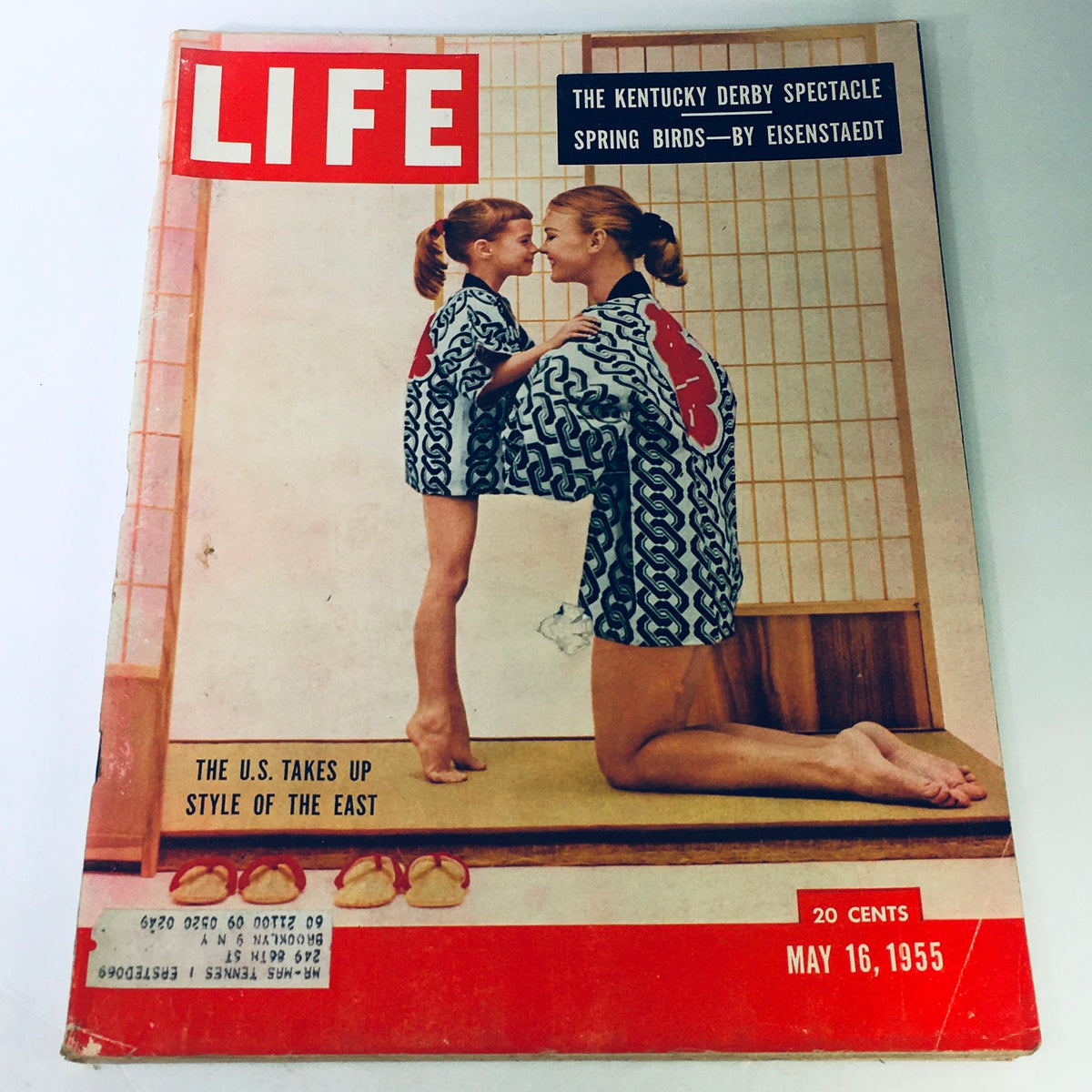 Cover of Vintage Life Magazine May 16 1955 featuring the Kentucky Derby Spectacle and Spring Birds, showcasing a mother and daughter in matching outfits.