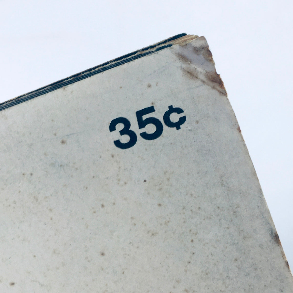 Close-up of the price tag indicating 35 cents on the cover of VTG Look Magazine July 27 1971, showcasing its vintage appeal.