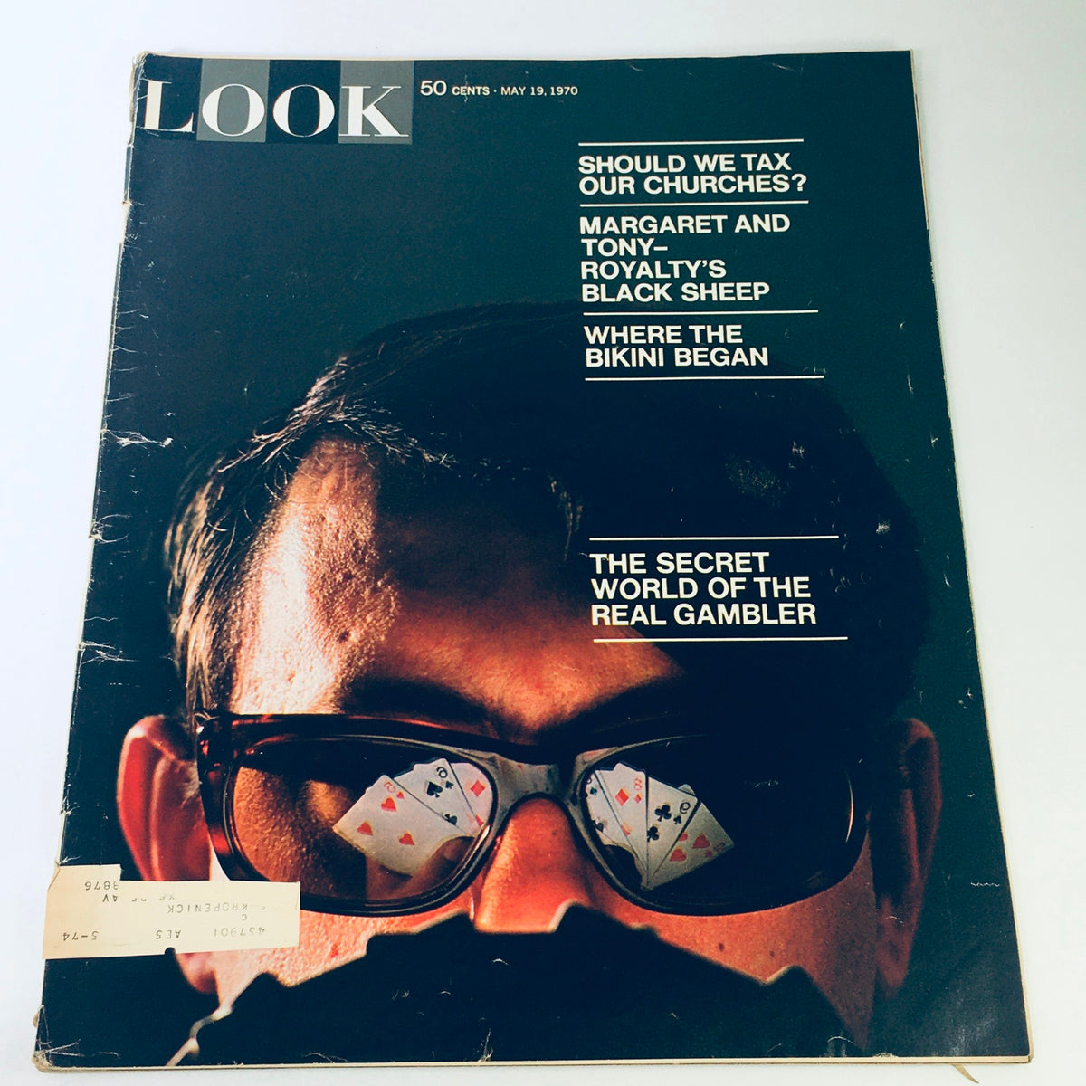 Cover of VTG Look Magazine from May 19, 1970, featuring the headline 'The Secret World of the Real Gambler' and a man wearing sunglasses reflecting playing cards.