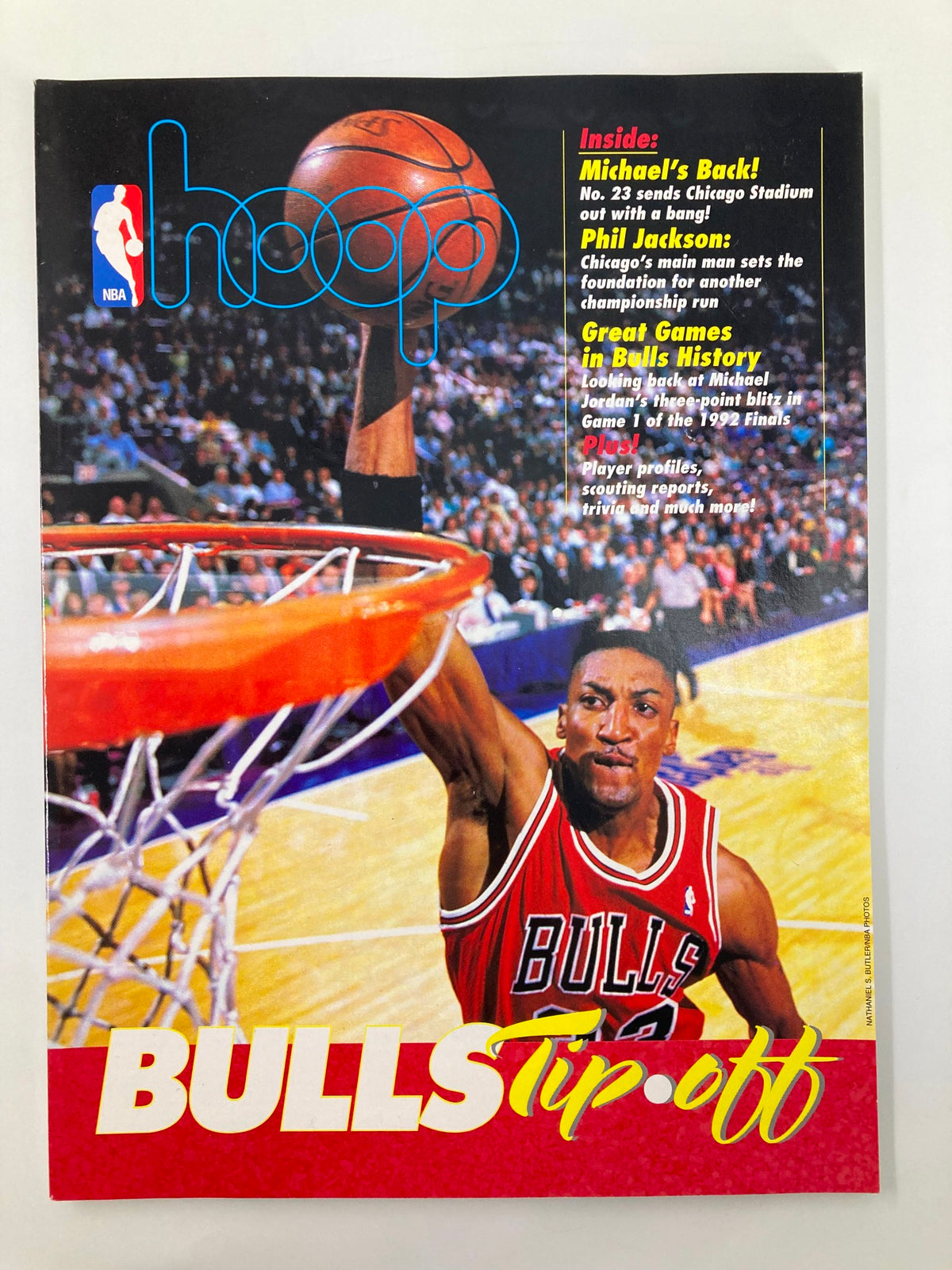 NBA Hoop Bulls Tip Off Magazine 1994 featuring Scottie Pippen on the cover, showcasing the Chicago Bulls' basketball highlights with vibrant colors and dynamic imagery.