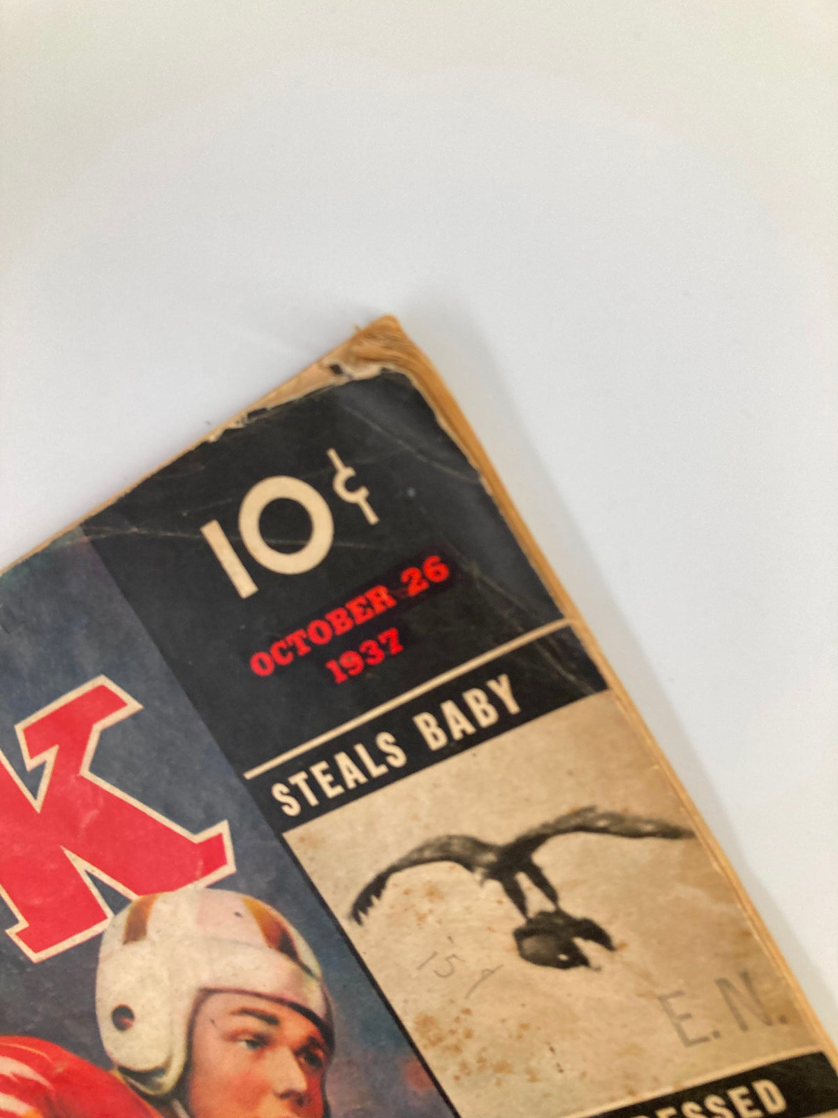 Top corner of the VTG Look Magazine from October 26, 1937, displaying the price of 10 cents and highlights the featured story 'Steals Baby'.