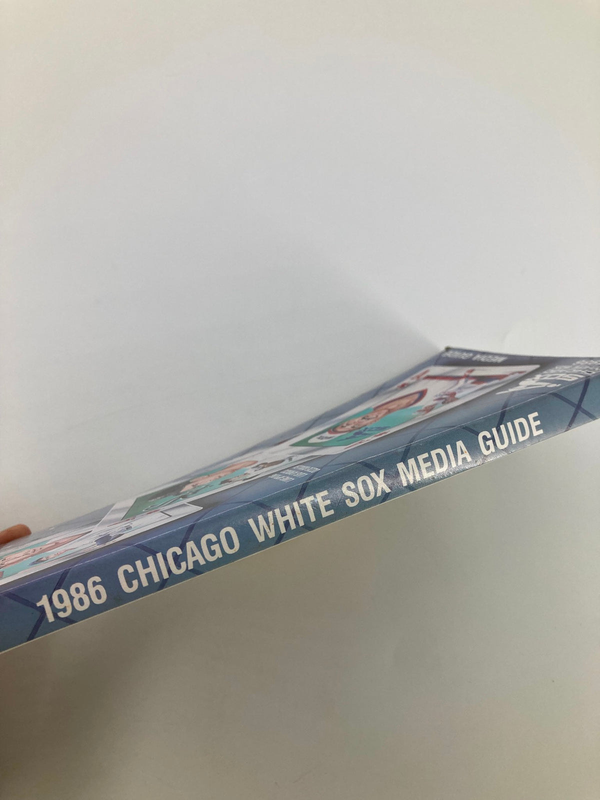 Side view of the 1986 Chicago White Sox Media Guide showcasing the title '1986 Chicago White Sox Media Guide' printed on the spine.