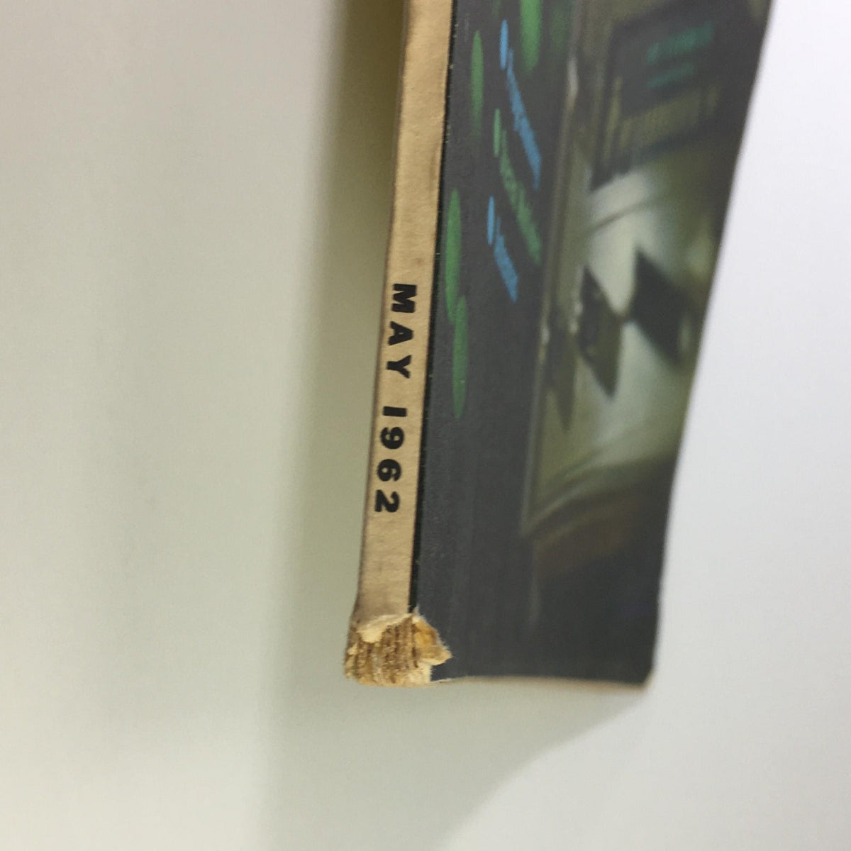 Close-up view of the spine of the VTG High Fidelity Music Magazine May 1962, showcasing the publication date and minor wear, ideal for vintage magazine collectors.