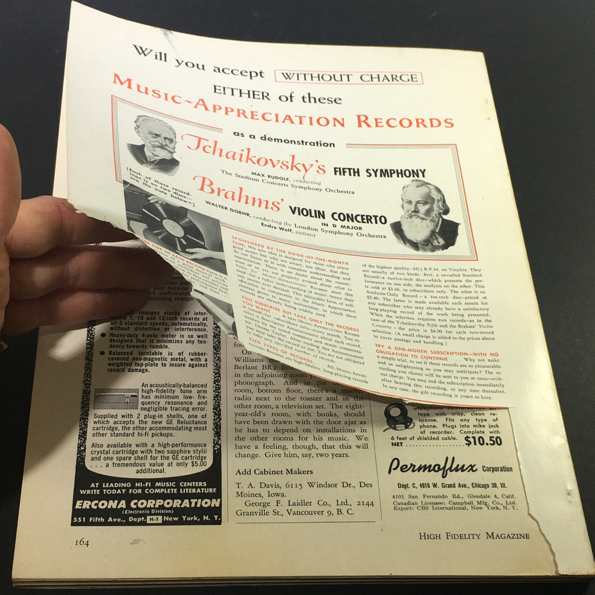 The back cover of the VTG High Fidelity Music Magazine January 1959, featuring advertisements for Tchaikovsky's Fifth Symphony and Brahms' Violin Concerto, showcasing vintage music appreciation records.