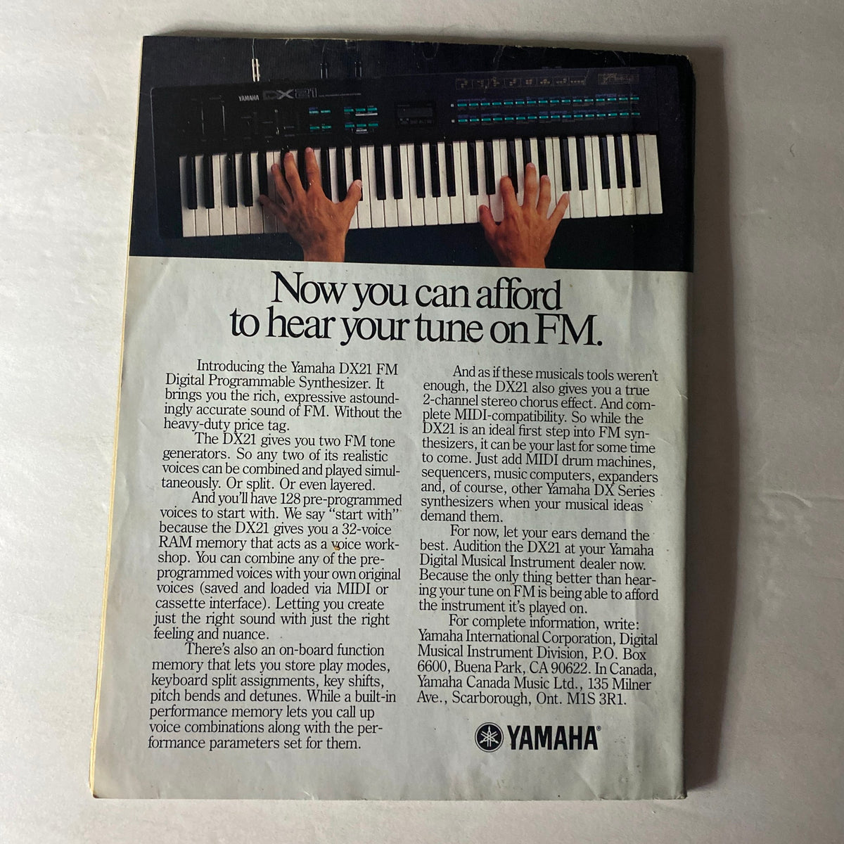 Advertisement for the Yamaha DX21 FM Digital Programmable Synthesizer featured in VTG Musician Magazine February 1987. Showcases features and benefits of the synthesizer.