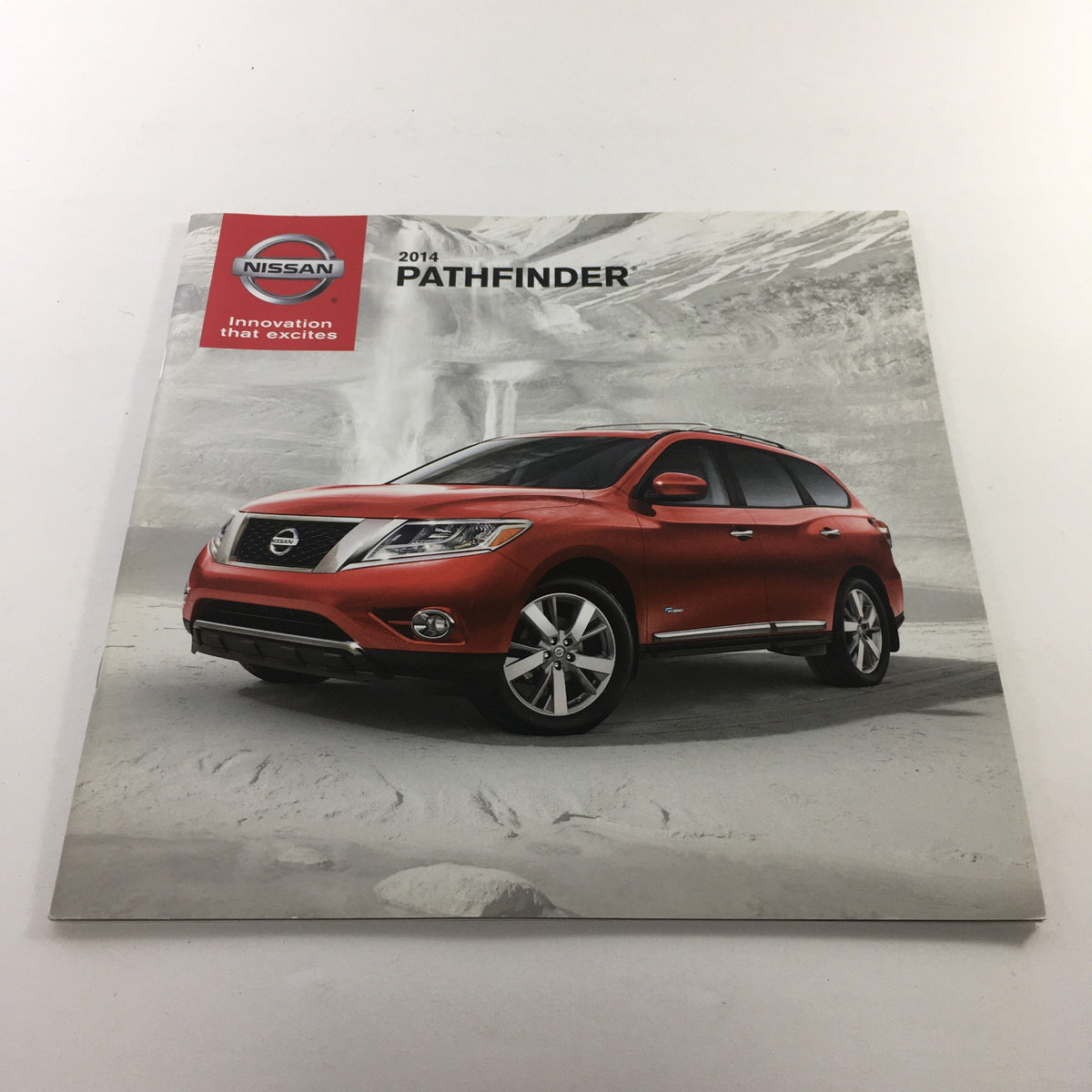 2014 Nissan Pathfinder SUV Dealership Car Auto Brochure Catalog featuring a striking red Pathfinder on a scenic background.