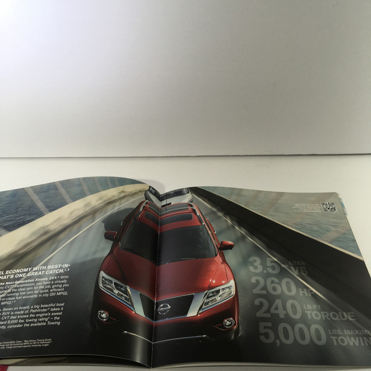 2014 Nissan Pathfinder SUV dealership brochure showing the vehicle's performance specifications including a 3.5L V6 engine, 260 horsepower, and towing capacity.