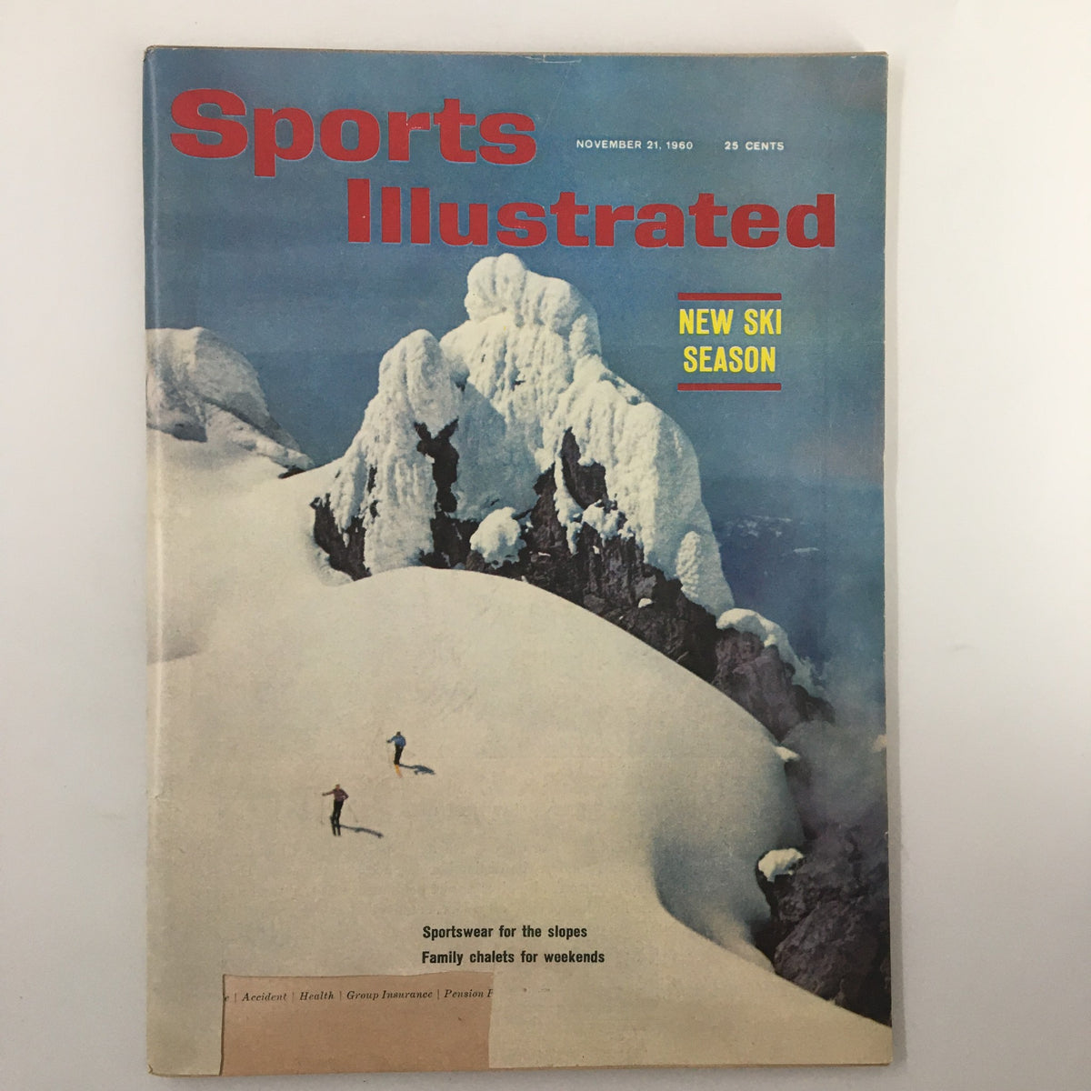 Cover of the VTG Sports Illustrated Magazine from November 21, 1960, featuring a snowy mountain landscape and the title 'Sportswear for the Slopes' highlighting winter sports fashion.