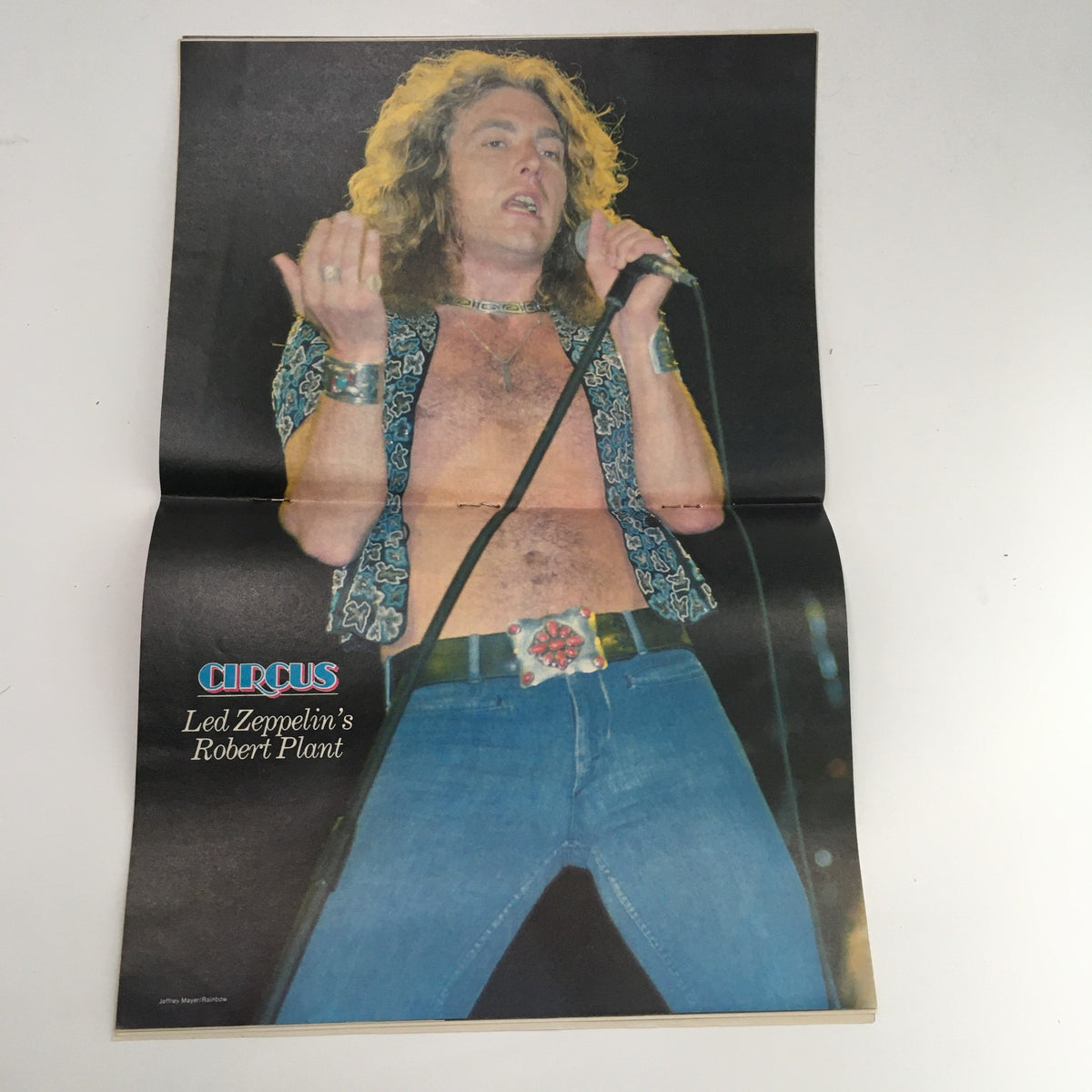 Inside Circus Magazine October 31 1981 showcasing a performance by Robert Plant of Led Zeppelin. A highlight from the vintage issue featuring legendary musicians.