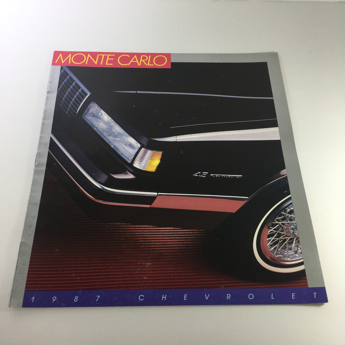 1987 Chevrolet Monte Carlo Dealership Brochure highlighting the sporty design and features.