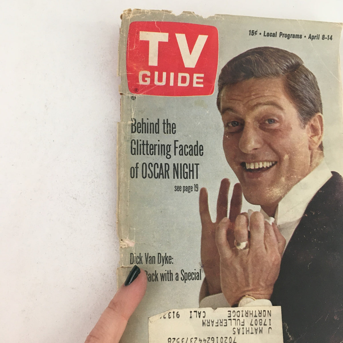 Cover photo of TV Guide April 8 1967 with Dick Van Dyke, announcing Oscar Night features.