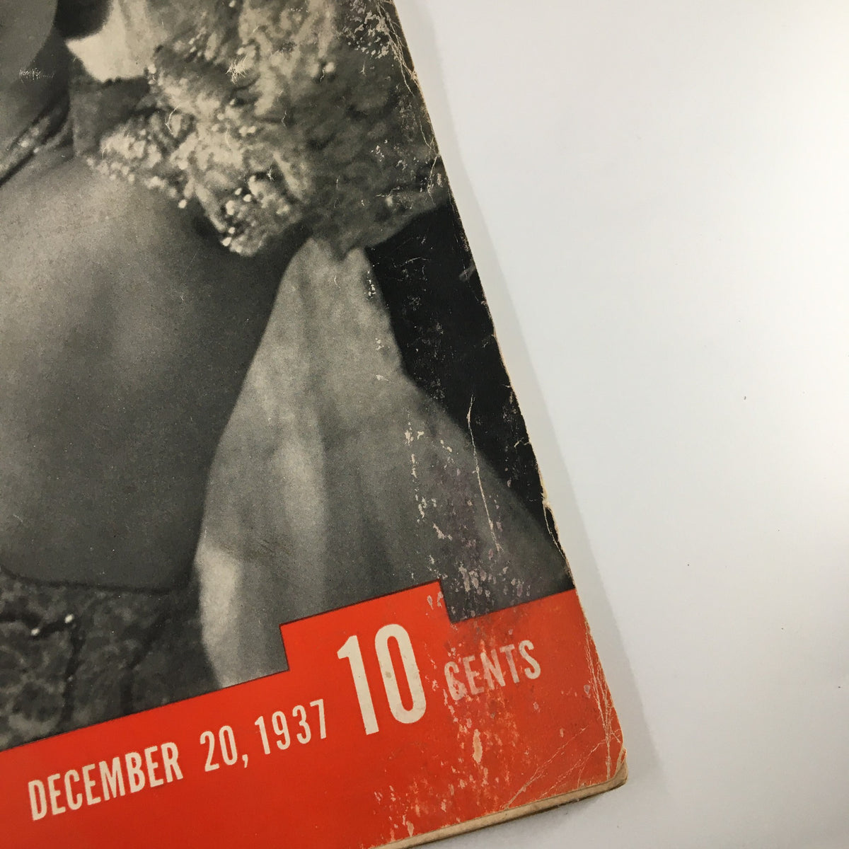 Detail view of the corner of VTG Life Magazine December 20, 1937, illustrating the wear and original price of 10 cents.