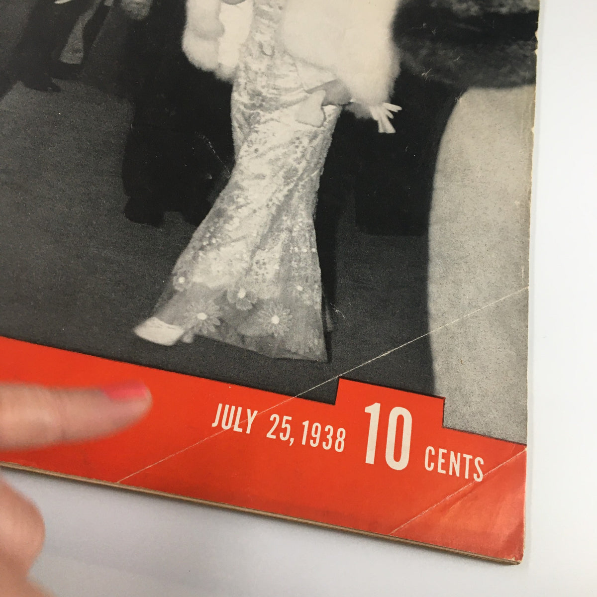 Detail view of the publication date and price on the cover of Life Magazine, July 25, 1938, featuring Elizabeth Roosevelt.