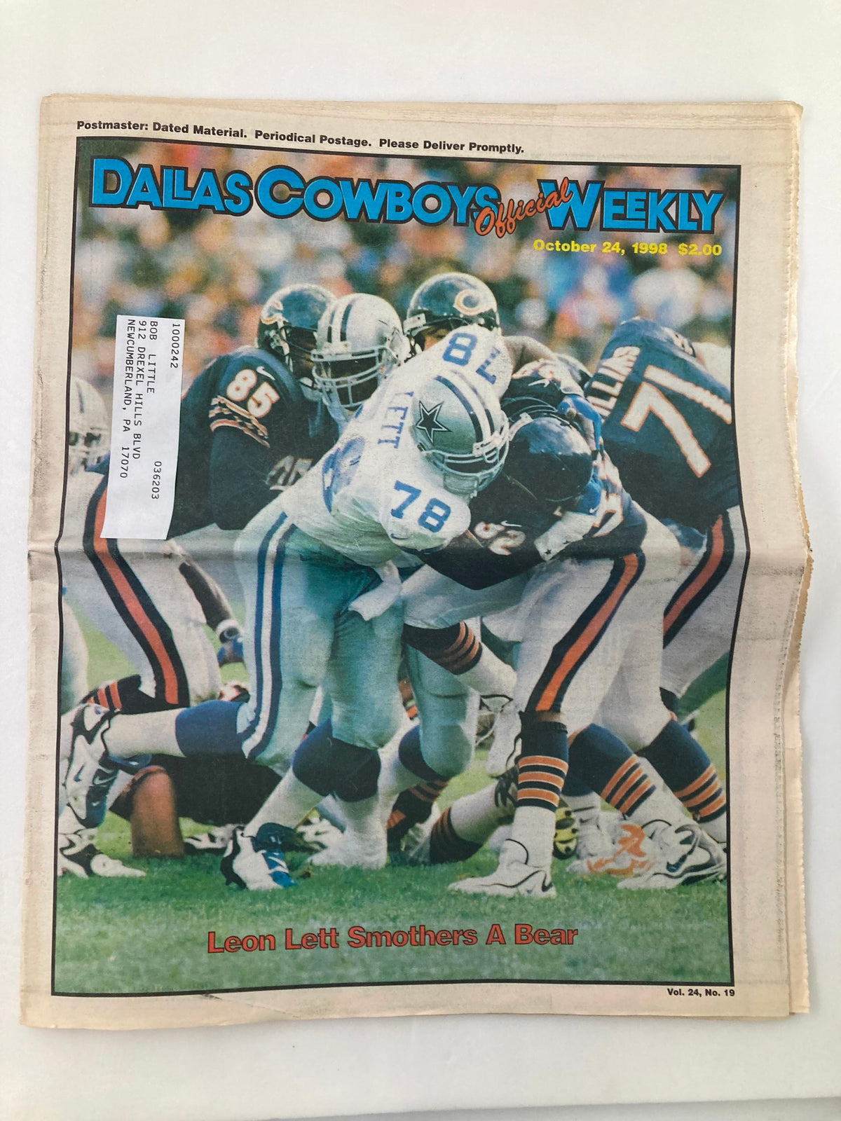 Dallas Cowboys Weekly Newspaper, October 24, 1998, Vol 24 #19 featuring Leon Lett smothering a Chicago Bears player on the cover.