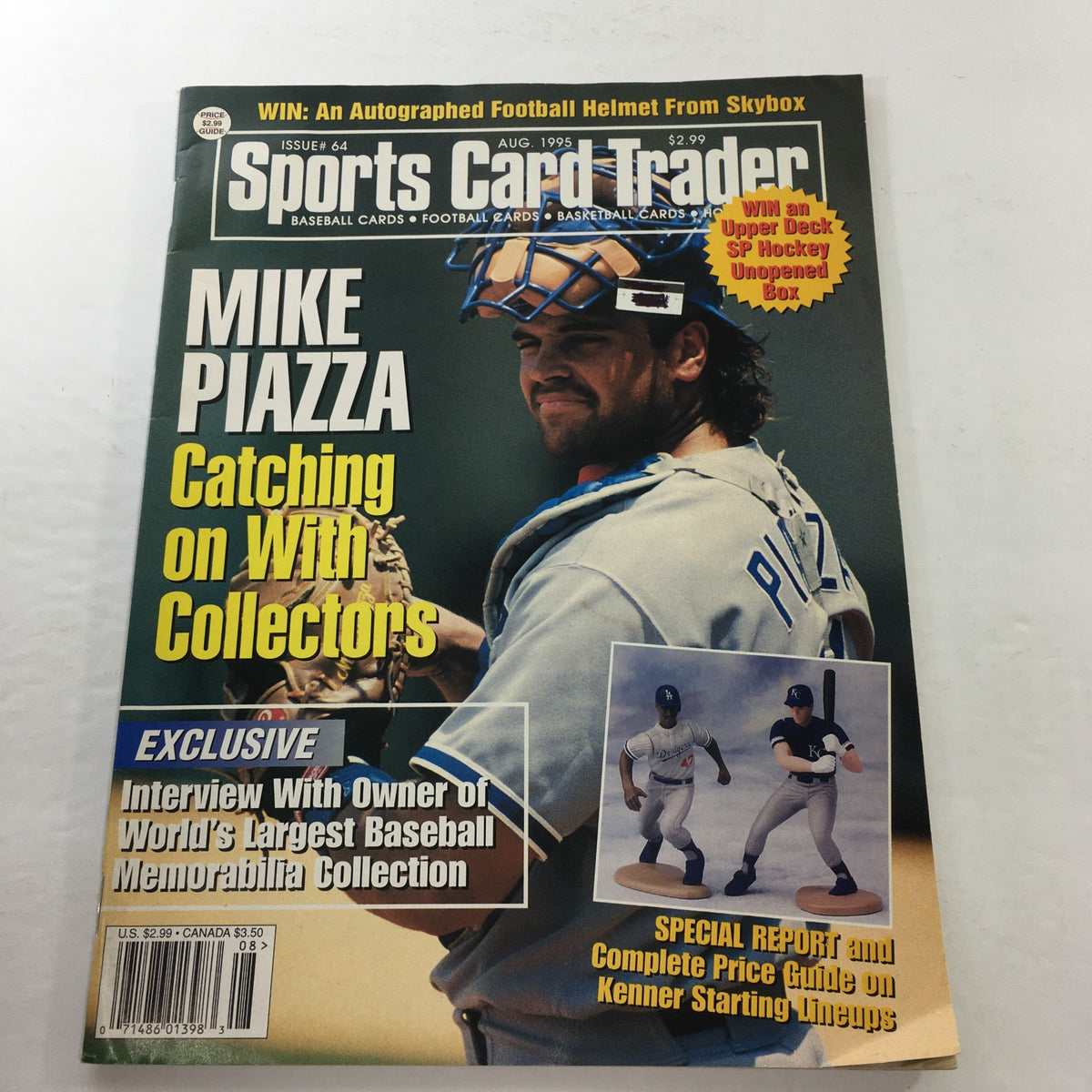Cover of Sports Card Trader magazine from August 1995 featuring Mike Piazza, highlighting his popularity among collectors with an exclusive interview and a special report on baseball memorabilia.