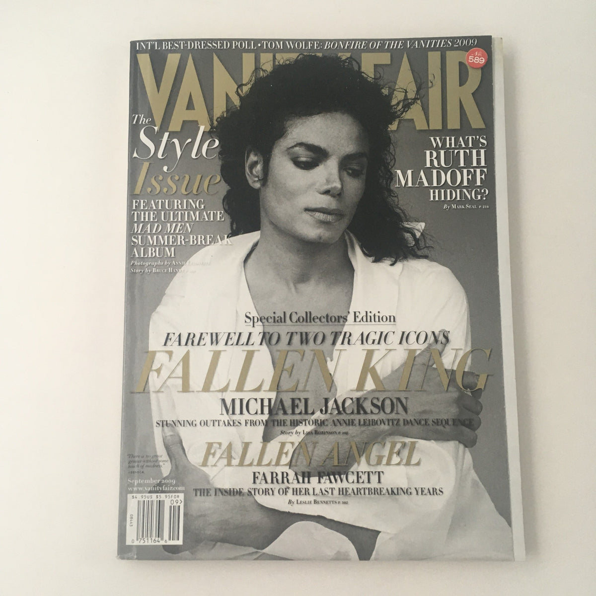 Cover of Vanity Fair Magazine September 2009 featuring Michael Jackson and Farrah Fawcett, titled 'Farewell to Two Tragic Icons.' This special collector's edition highlights the legacy of Michael Jackson as the 'Fallen King' and Farrah Fawcett as the 'Fallen Angel'.
