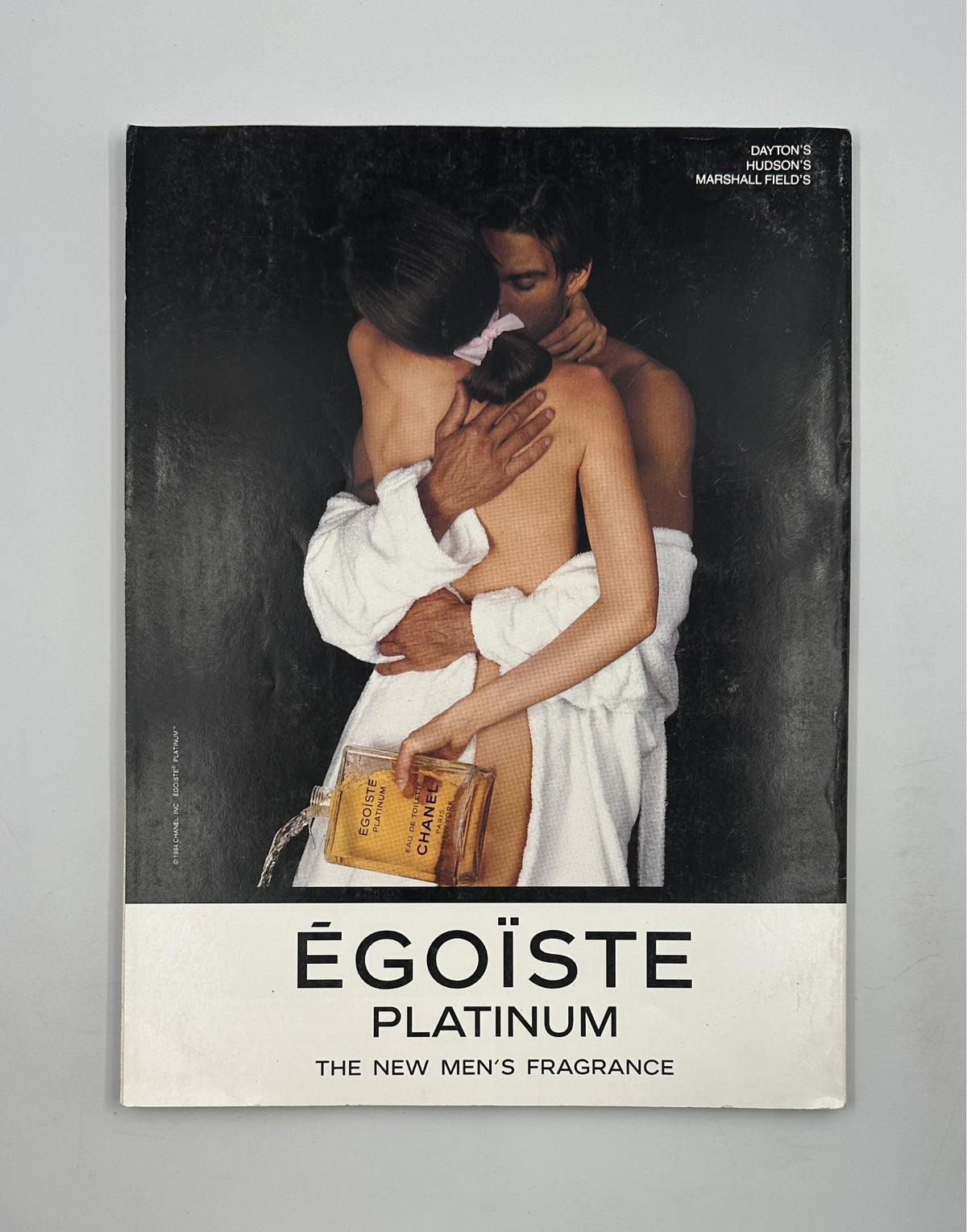 Cover of the advertising section of a magazine for Égoïste Platinum, featuring a couple in a sensual embrace, highlighting the fragrance.