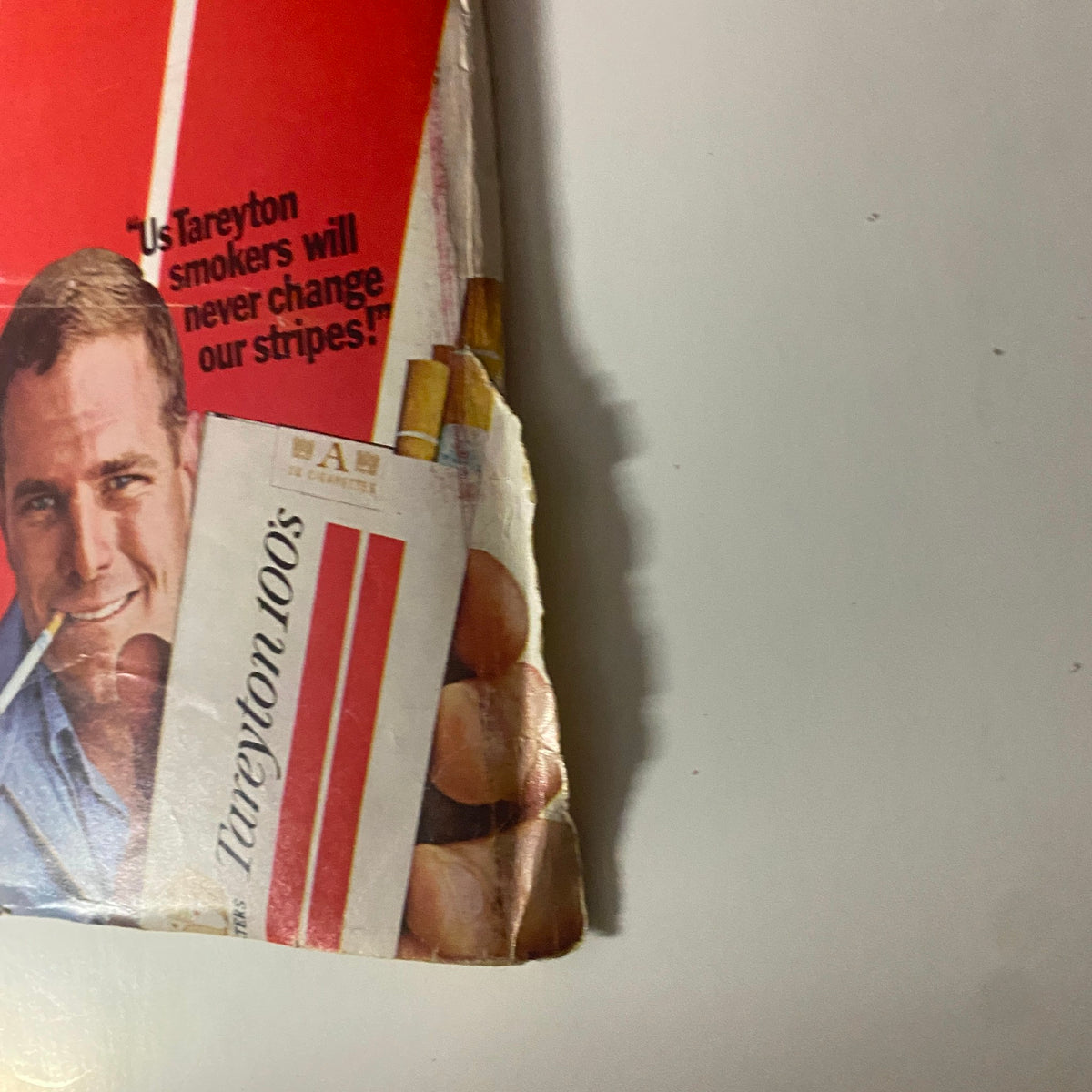 Close-up of the Tareyton 100's advertisement from Time Magazine September 15, 1967, detailing the product features with the slogan about Tareyton smokers.
