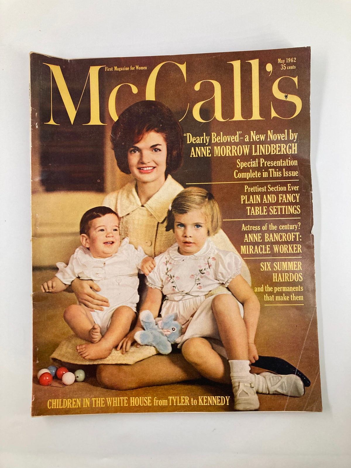 Vintage McCall's Magazine May 1962 Jackie Kennedy & Children in White House No Label
