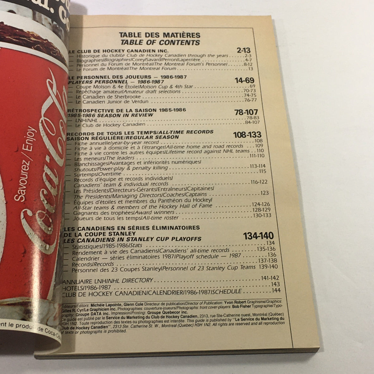 Table of contents page from the VTG NHL Official Fact Book 1986-1987 - Les Canadiens, detailing sections on player statistics and historical records, alongside a Coca-Cola advertisement.