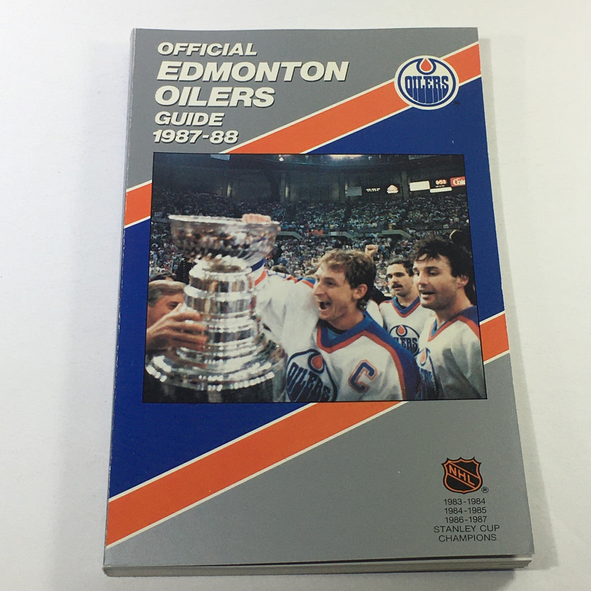 VTG NHL Official Guide 1987-1988 - Edmonton Oilers featuring the Stanley Cup celebration on the cover.