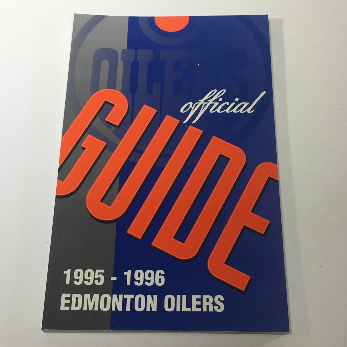 Lot of 5 VTG NHL Official Edmonton Oilers Guide 1991 - 1996, highlighting the cover design of the 1995-96 guide with bold colors and the Edmonton Oilers branding.