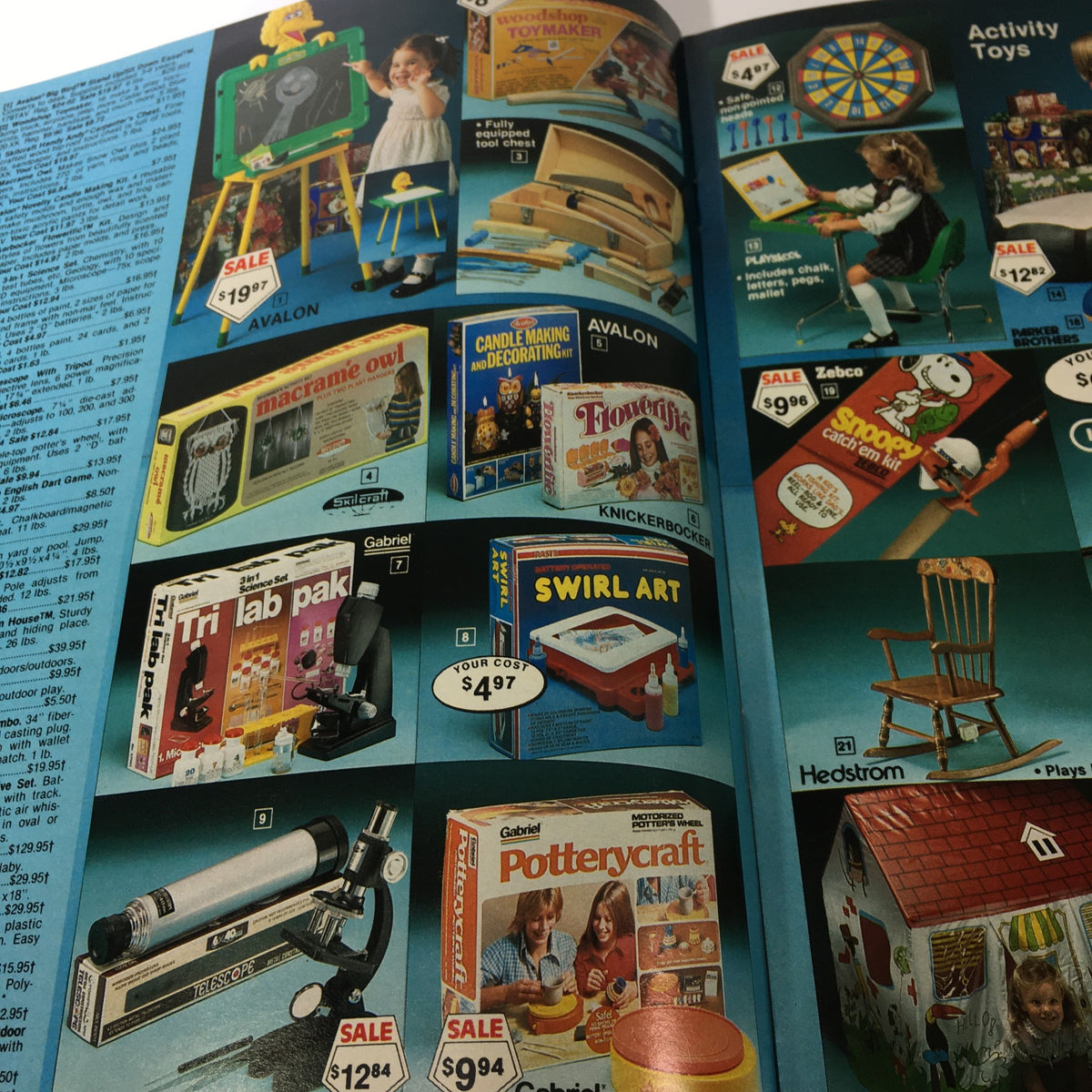 1971 Service Merchandise Catalog Holiday Toy Sale presenting a range of artistic and educational toys, including Potterycraft and lab kits, from the 1981 catalog.