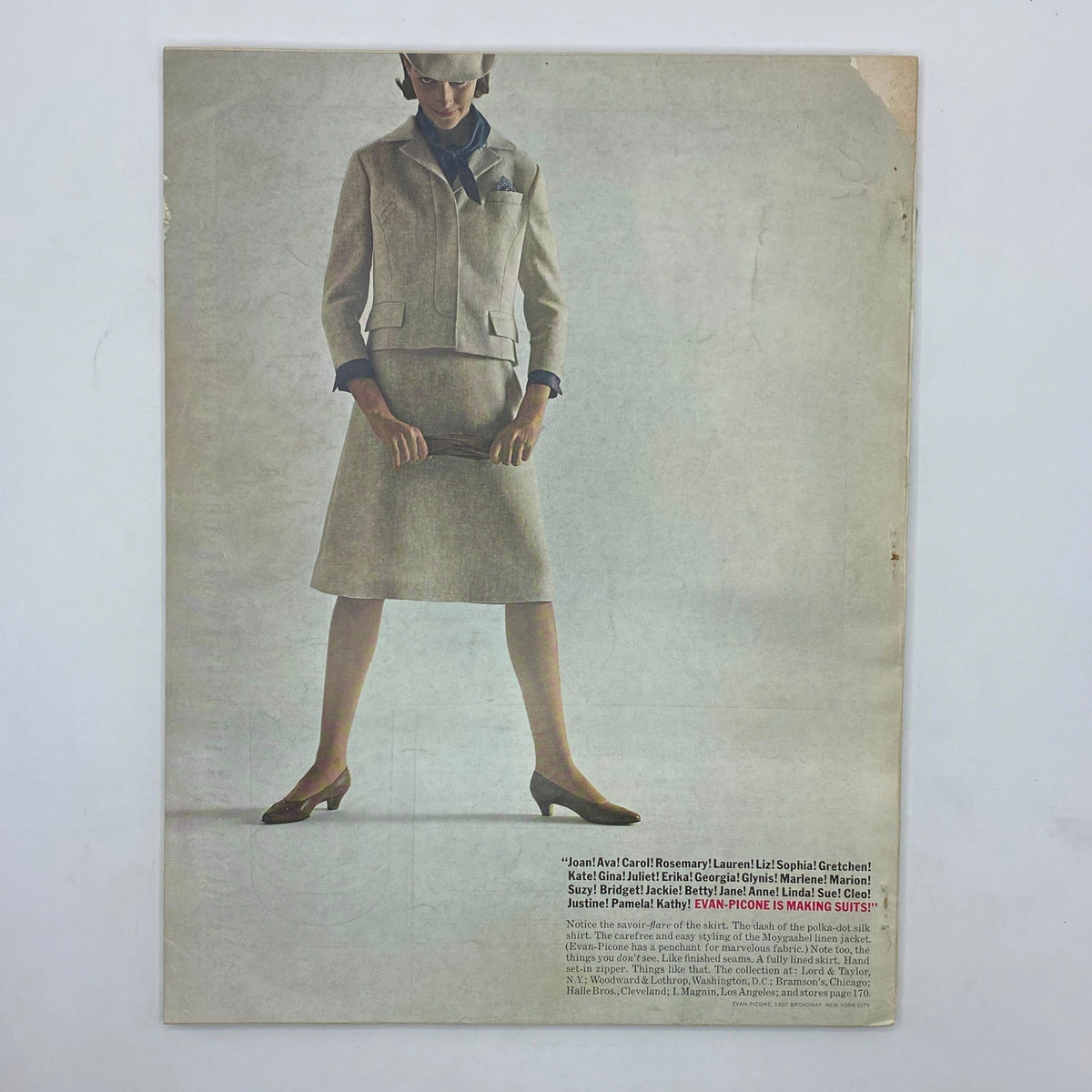 VTG Vogue Magazine November 1, 1962 Sophia Loren by Bert Stern featuring a model in a chic tailored suit and hat. A classic representation of 1960s fashion, showcasing sophisticated styles.
