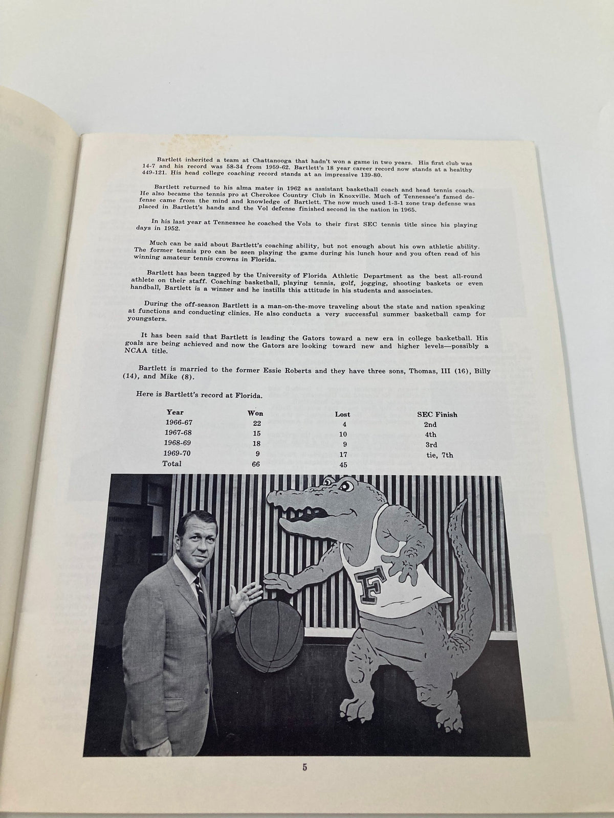 Page from the 1970-1971 College University of Florida Gator Basketball Brochure featuring Ray Bartlett along with the Florida Gator mascot and basketball statistics.
