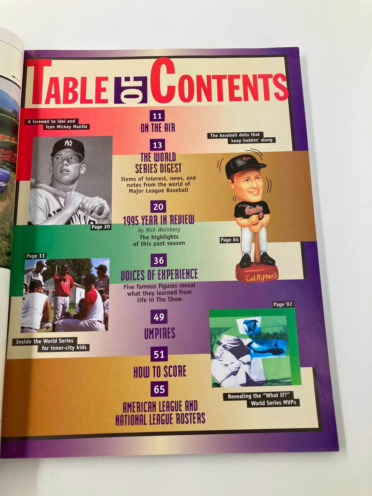 Table of Contents page from the 1995 MLB Atlanta Braves vs Cleveland Indians Official Souvenir Scorebook, detailing sections like How to Score and players' biographies.