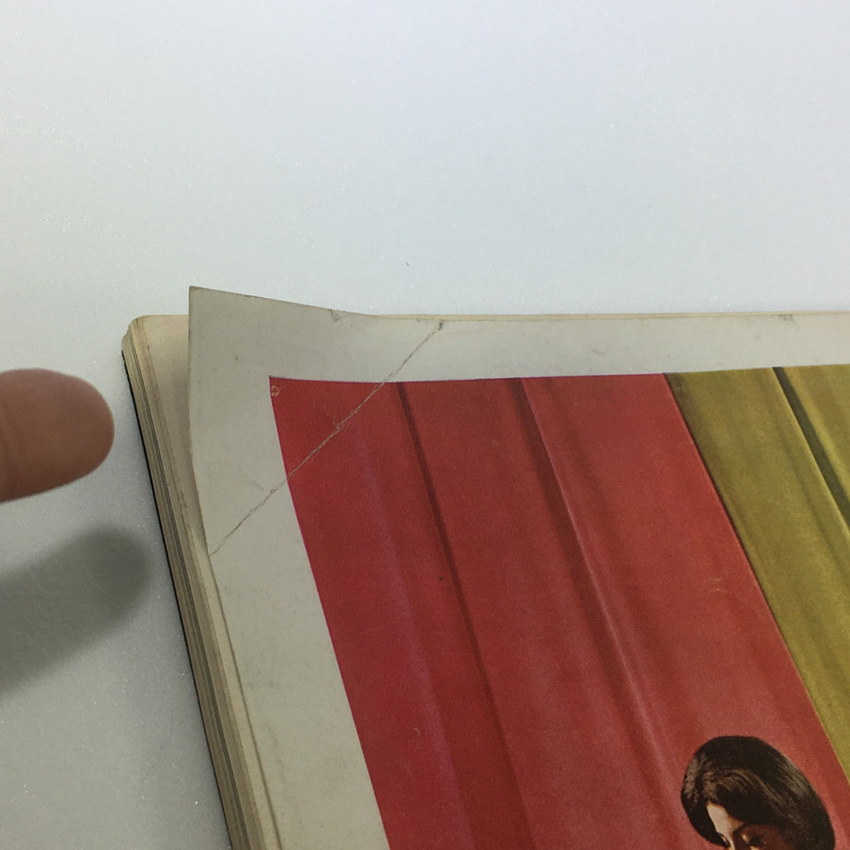 Image of the interior corner of the vintage Playboy Magazine May 1962 Vol. 9 #5, showing creases and minor imperfections.