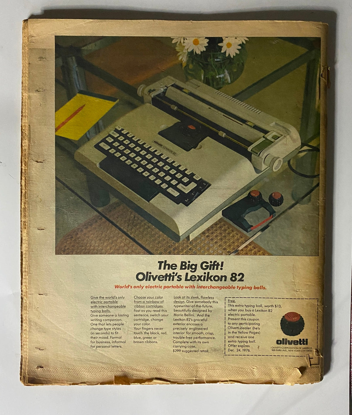 Back cover of VTG Rollingstone Magazine December 16, 1976 showcasing Olivetti's Lexikon 82 typewriter advertisement with details and features.