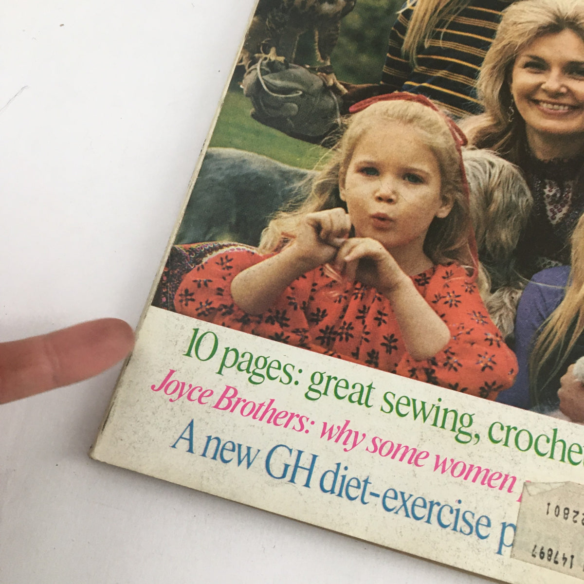 Cover of Good Housekeeping Magazine July 1971 featuring Joanne Woodward and her daughters, highlighting articles and family-oriented content.