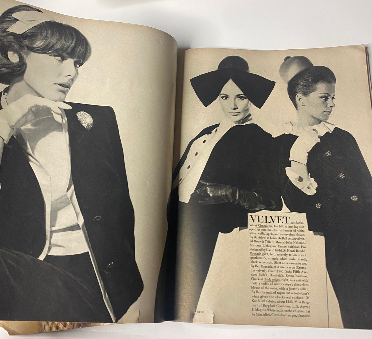 Vogue Magazine August 15, 1963 Wilhelmina Cooper Cover by Bert Stern GD Interior